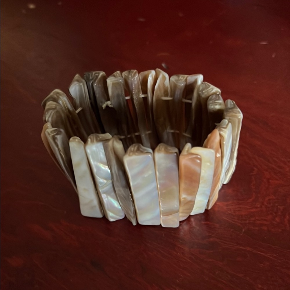Natural Shell Stretch Bracelet